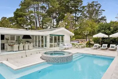Image de Grand Design - Pool, Spa, Playground