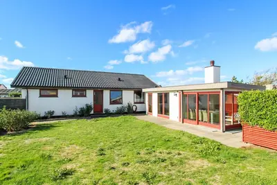 Image de \"Ehmi\" - 500m from the sea by Interhome