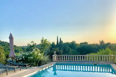 Image de Mas provençal dans les Alpilles avec piscine (10x5m)