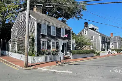 Image de In Town Historical Ship Captain's Private House