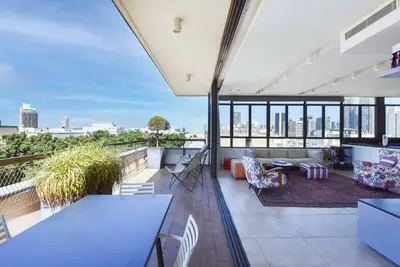 Image de Spacious 2br With Terrace in Rothschild by HolyGuest