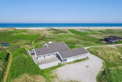 Image de \"Anne\" - 100m from the sea by Interhome