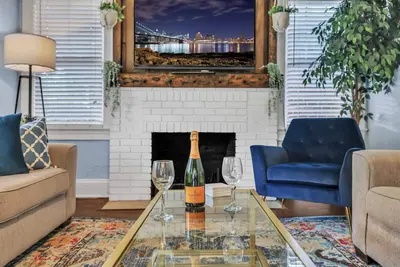 Image de Charming Riverside Stay: Your Home Away From Home