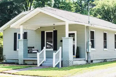 Image de Newly Remodeled Downtown Fort Mill home: 3 Queens - Sleeps 6