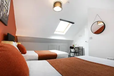 Image de Cosy 2 Br Apt - Prime Location