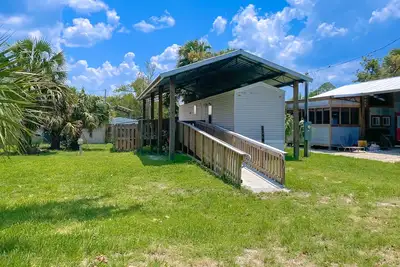 Image de Snowbird-friendly home with central Ac, full kitchen, and free WiFi