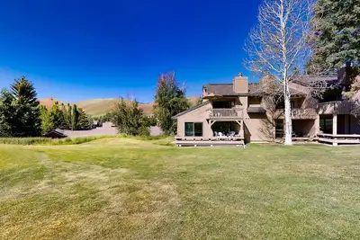 Image de Elk Horn home with golf course views, private hot tub, & shared pool - dogs ok