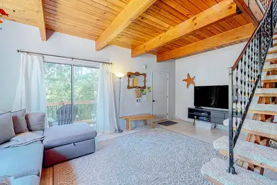 Image de Hidden Oasis | Dog-friendly house in Manzanita with 3 decks, walk to the beach