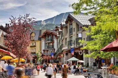 Image de Heart of Village Stroll with huge terrace