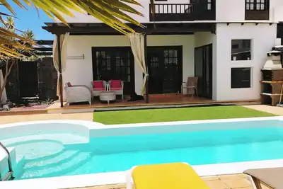 Image de Bonita villa con parking y piscina privada, en urbanizaciĂłn tranquila y familiar