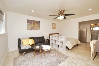 Image de Los Gatos Studio | PetFriendly | King Bed | W/D