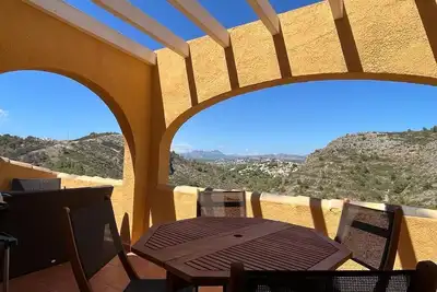 Appartement calme et ensoleillé avec une vue imprenable sur la montagne