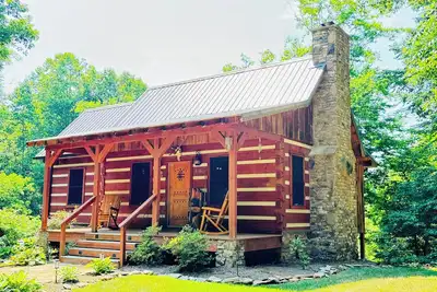 Image de Yadkin River Lodge-cozy stay on the bluffs overlooking the Yadkin River.
