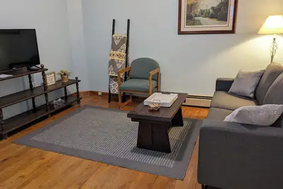 Image de Spacious House in the Heights in a quiet Calumet neighborhood