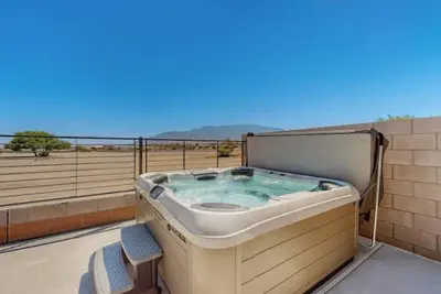 Image de Splendid Balloon Fiesta House w/Hot Tub