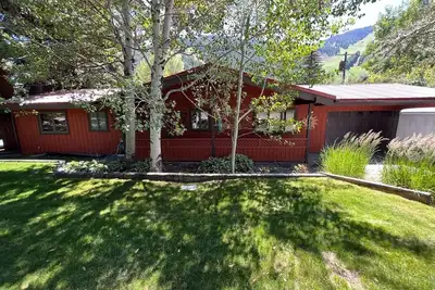 Image de Cozy Mountain View– Walk to the Slopes - Hot Tub+Heated Driveway