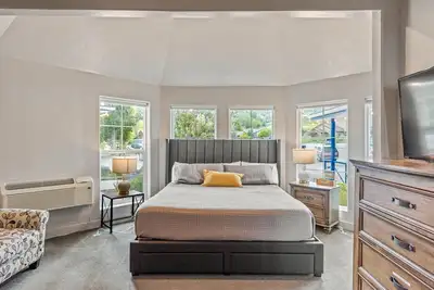 Image de Sunrise Resort Room #202 | 1 Bed, 1 Pull out, 1 Bath