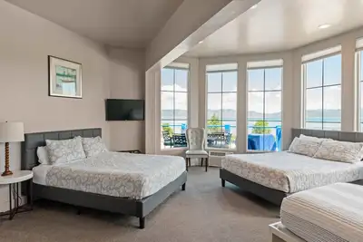 Image de Sunrise Resort Room #204 | 2 Bed, 1 Futon, 1 Bath