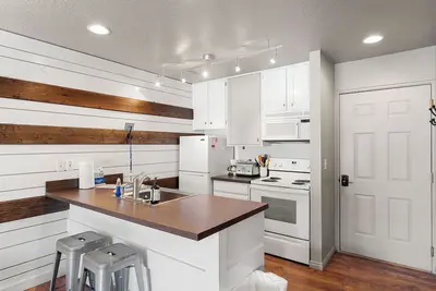 Image de Condo - #202 Mountain View | 1 Bed, 1 Bath
