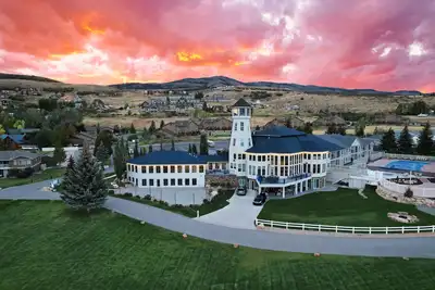 Image de Sunrise Resort & Event Center | 19 Bedroom, 19-1/2 Bathrooms