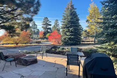 Image de Cottage with a stone fire pit and pet friendly!