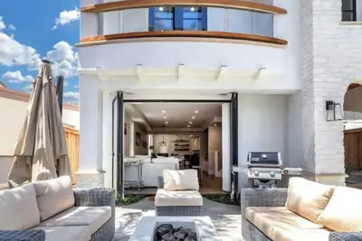Image de Villa Acacia- Contemporary Vacation Home