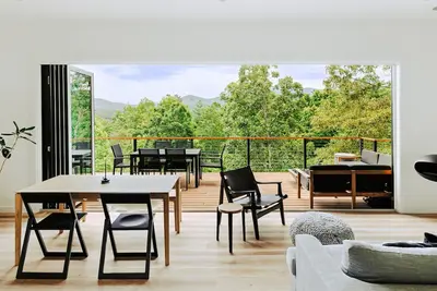 Image de Letting Geaux: 4-bedroom, 3-bath retreat for 8 with a private hot tub, game room & mountain views