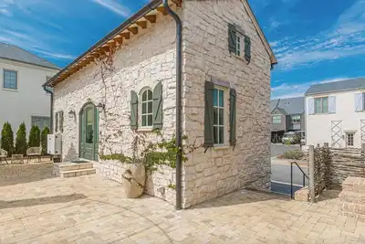 Image de Charming European Micro Home Located in the Town of Trilith