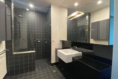Image de Spacious Cbd Penthouse - Parking, Pool & Gym!