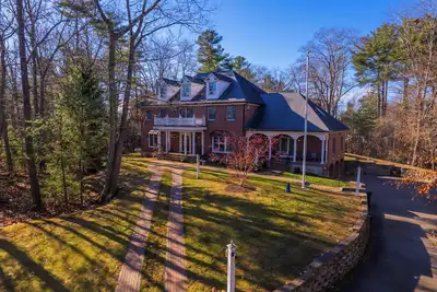 Image de Huge family Home! Sleeps 27 comfortably. 3/10 mile from the Beach!