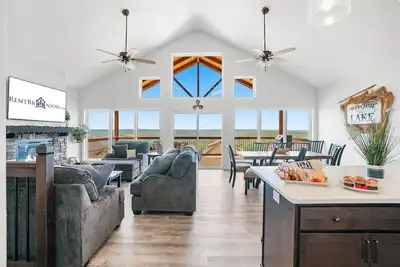 Image de Labor Day Open, $400 of Daily Activities Free, Amazing Lake Views, Big Deck, Patio with New Hot Tub