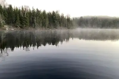 Image de Off Grid Getaway. Water Access only! Luxury in the woods.