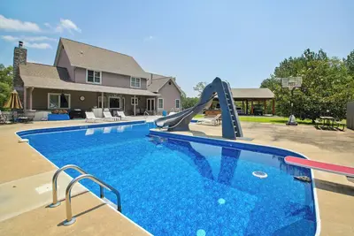 Image de Lonsdale Vacation Rental w\/ Pool & Hot Tub!