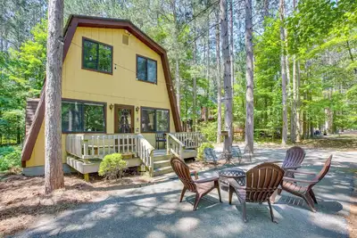 Image de Crystal Mountain Cabin w/ Cozy Fireplace!