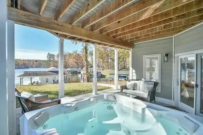 Image de Hyco Lake’s Crystal Haven - Hot-tub, Large Dock