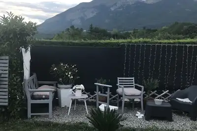 Image de Location vacances Maison plain pied avec parking et jardin dans quartier calme