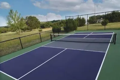 Image de Pickleball court, casita, treetop deck on 8 acres