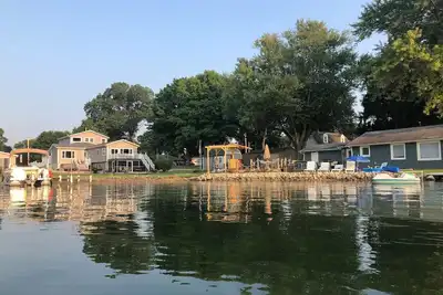 Image de Adorable Lakeside Dream Studio on Simonton Lake