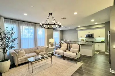 Image de Resort living 3 bedroom modern apt with backyard