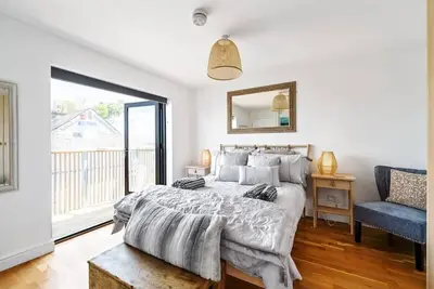 Image de Modern Townhouse w/ Waterside Views, Turnchapel