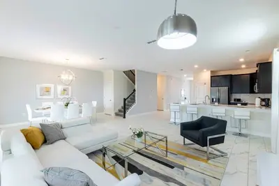 Image de Getaway Delight-8 Bedrooms, Pool & Great Location
