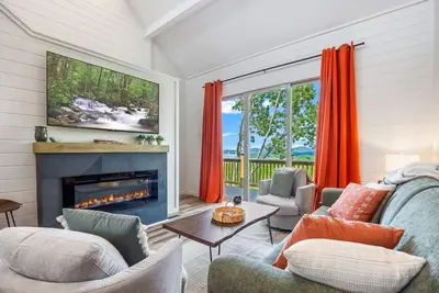 Image de Lux Cabin | Lake Views, Ev Charger, Game Room!