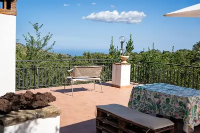 Image de Appartement \"Etna Mare - Antica Bilancia\" avec vue sur la mer, Wi-Fi et climatisation