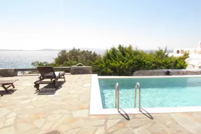 Image de Private villa  230m2   with  top unobscured view to the sea and the sun set.