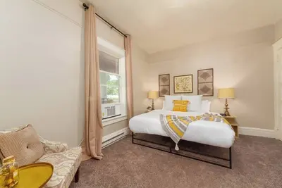 Image de Renovated 1 Bed, 1 Bath, King Bed! Near Downtown!