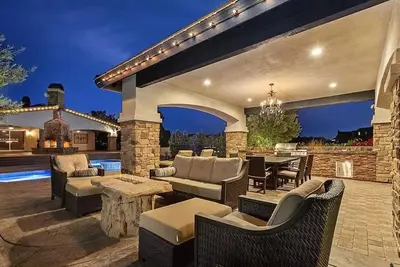 Image de Stunning Home - Amazing Vineyard Views W/Pool/Spa!