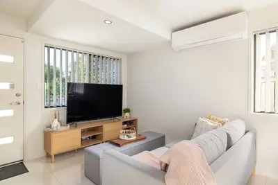 Image de 2 Bdr Apt! Train! Parking! Restaurants! 3144d2
