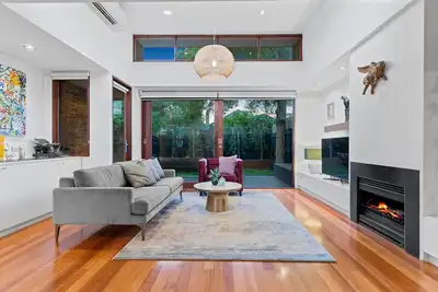Image de Under the Vale: 1930s elegance meets designer living
