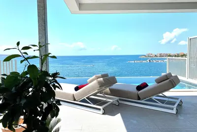 Image de Luxury beachfront apartment \"Sand\"; Privater: Infinity pool, sauna & mini-gym