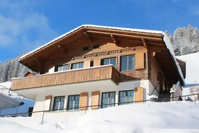 Image de Cozy family apartment with fireplace, gallery and magnificent alpine view